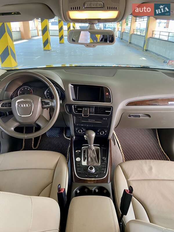 Внедорожник / Кроссовер Audi Q5 2011 в Луцке