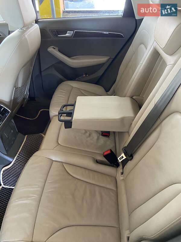 Внедорожник / Кроссовер Audi Q5 2011 в Луцке