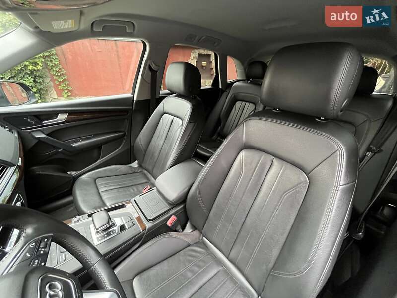 Позашляховик / Кросовер Audi Q5 2019 в Ужгороді