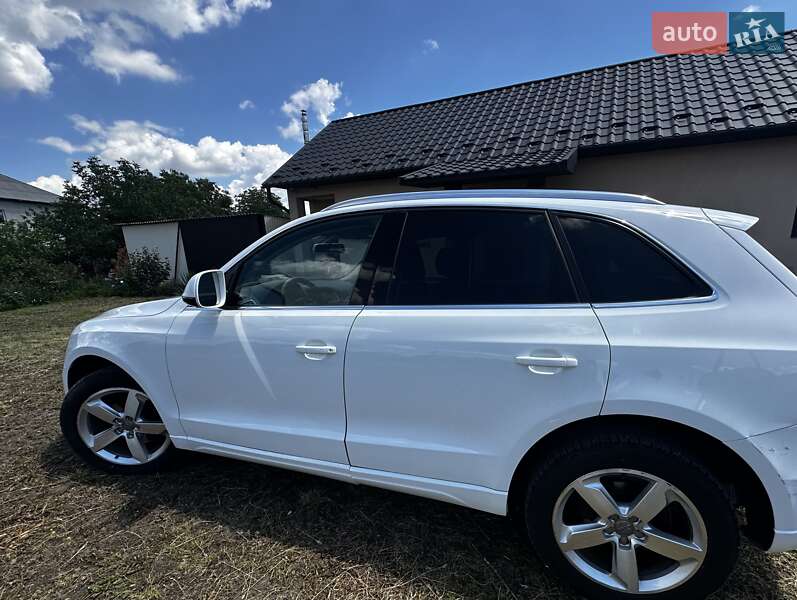 Внедорожник / Кроссовер Audi Q5 2011 в Новоселице