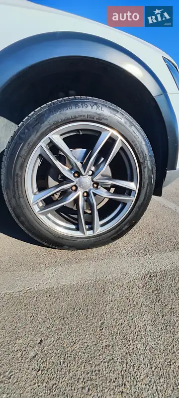 Позашляховик / Кросовер Audi Q5 2011 в 