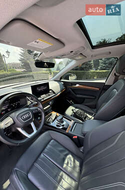 Внедорожник / Кроссовер Audi Q5 2021 в 