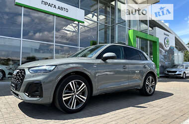 Внедорожник / Кроссовер Audi Q5 2022 в 