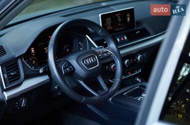 Внедорожник / Кроссовер Audi Q5 2018 в 
