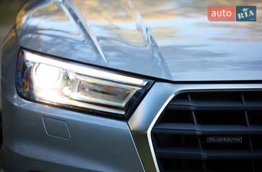 Внедорожник / Кроссовер Audi Q5 2018 в 