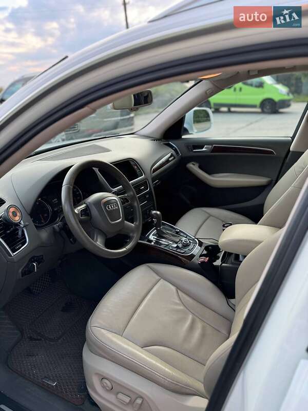 Внедорожник / Кроссовер Audi Q5 2011 в Городке