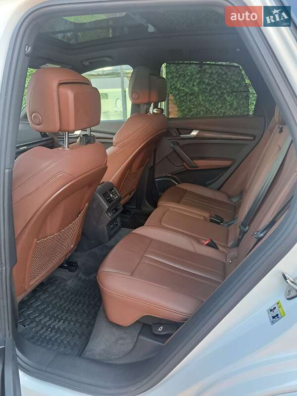 Позашляховик / Кросовер Audi Q5 2020 в Чернівцях