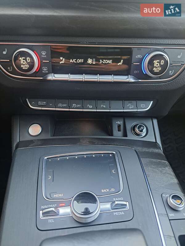 Позашляховик / Кросовер Audi Q5 2020 в Чернівцях