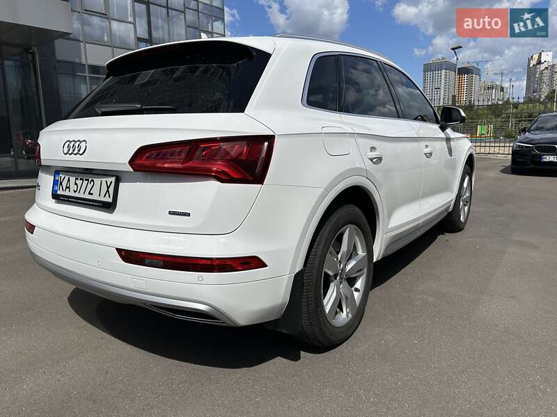 Внедорожник / Кроссовер Audi Q5 2018 в 