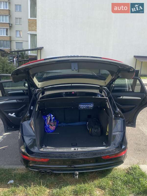 Внедорожник / Кроссовер Audi Q5 2010 в Новояворовске