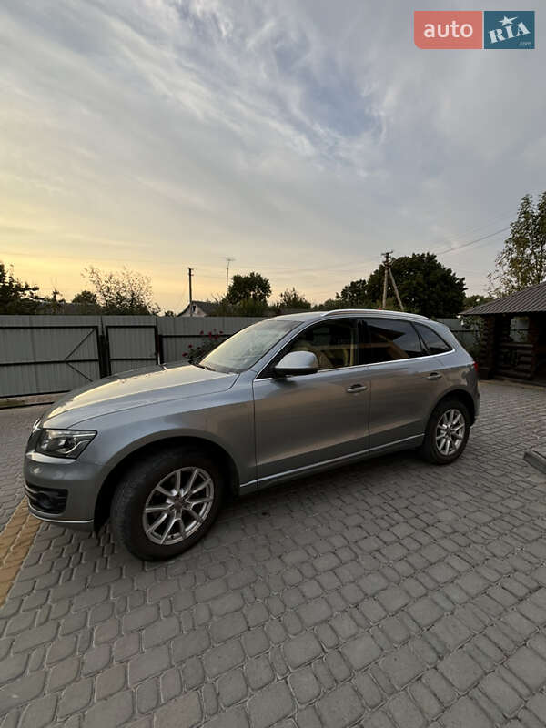Позашляховик / Кросовер Audi Q5 2011 в Луцьку