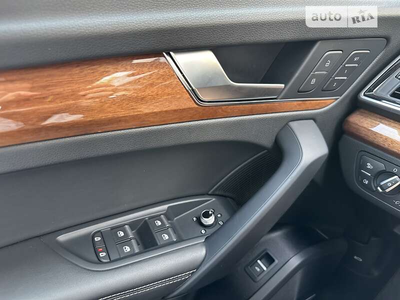 Внедорожник / Кроссовер Audi Q5 2021 в Киеве