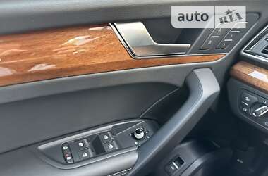 Внедорожник / Кроссовер Audi Q5 2021 в 