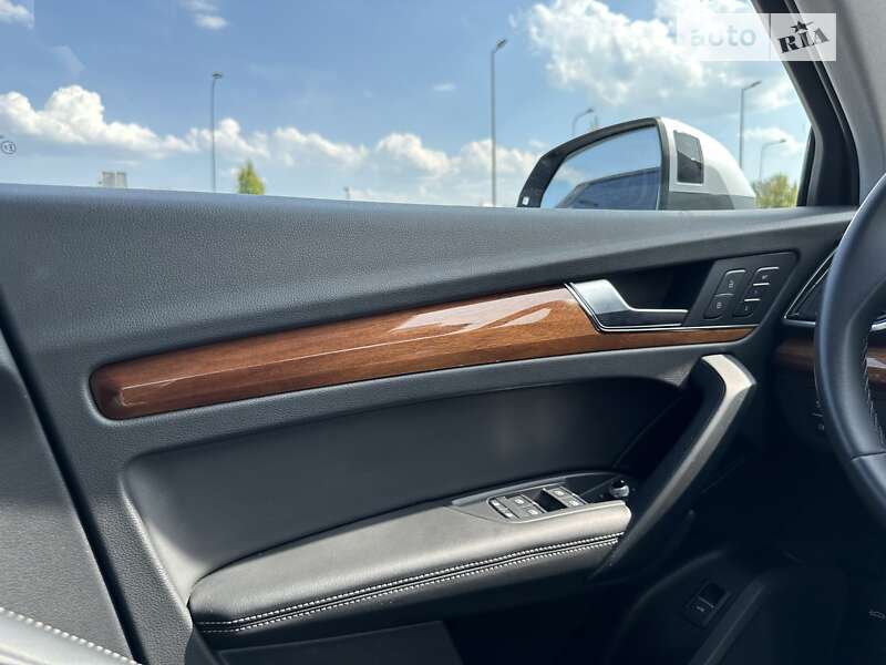 Внедорожник / Кроссовер Audi Q5 2021 в Киеве