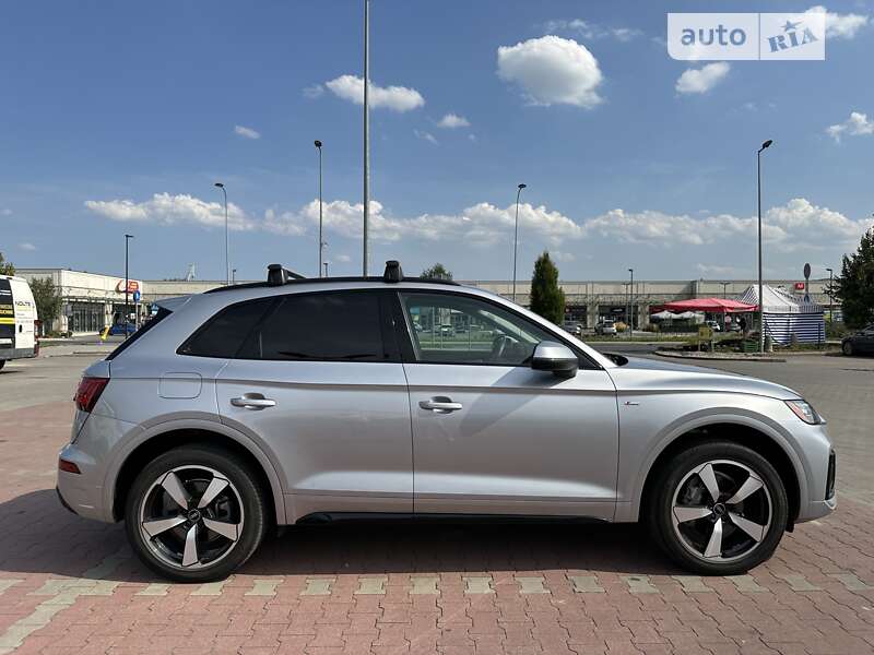 Внедорожник / Кроссовер Audi Q5 2021 в Киеве
