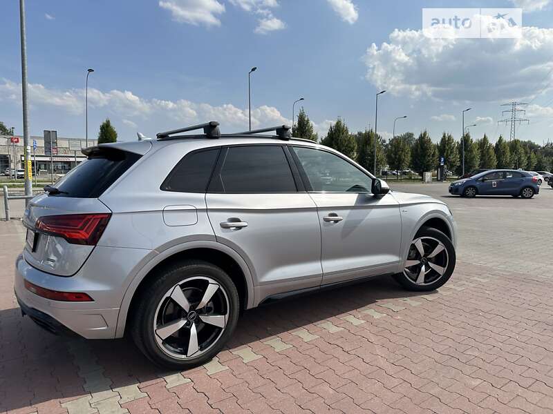 Внедорожник / Кроссовер Audi Q5 2021 в Киеве