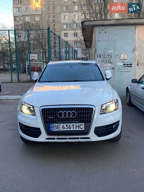 Внедорожник / Кроссовер Audi Q5 2010 в 