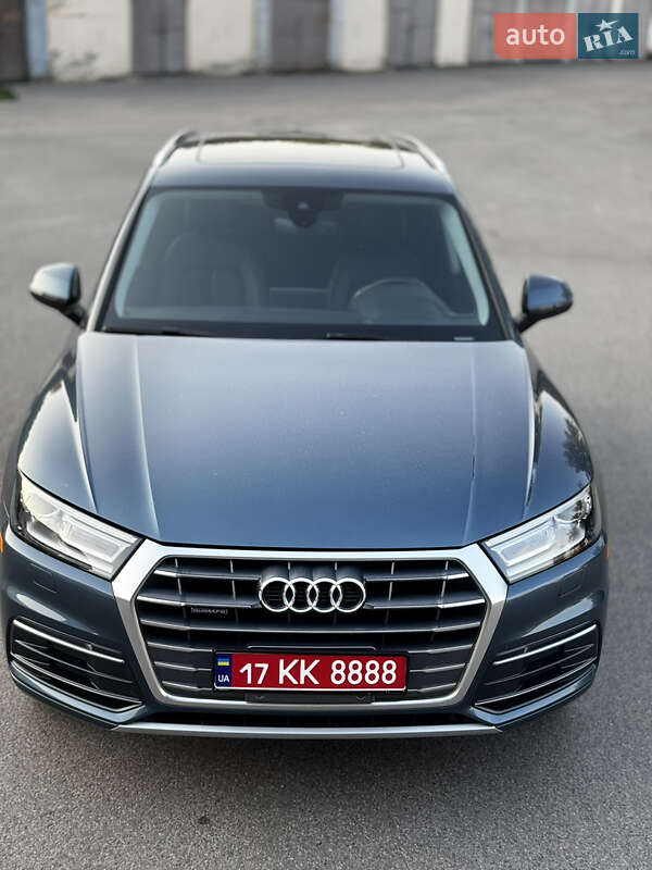 Позашляховик / Кросовер Audi Q5 2018 в 
