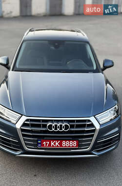 Позашляховик / Кросовер Audi Q5 2018 в 