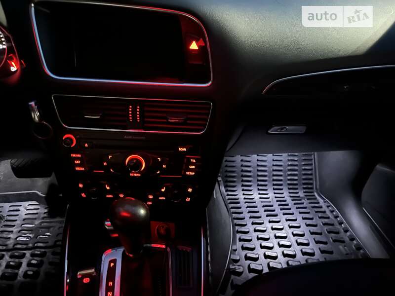 Внедорожник / Кроссовер Audi Q5 2010 в Хмельницком
