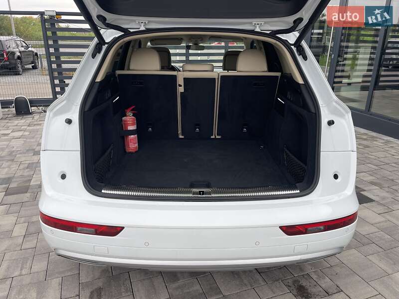 Внедорожник / Кроссовер Audi Q5 2019 в Ровно