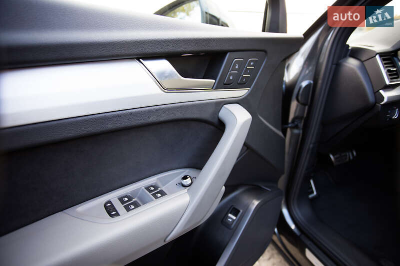 Внедорожник / Кроссовер Audi Q5 2020 в Киеве