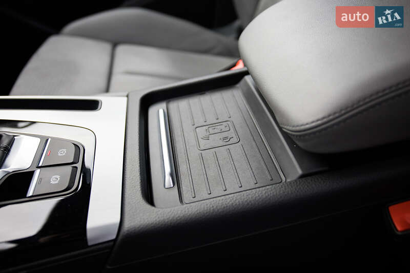Внедорожник / Кроссовер Audi Q5 2020 в Киеве