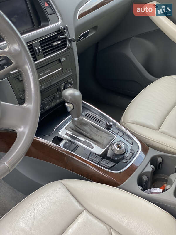Внедорожник / Кроссовер Audi Q5 2011 в Черновцах