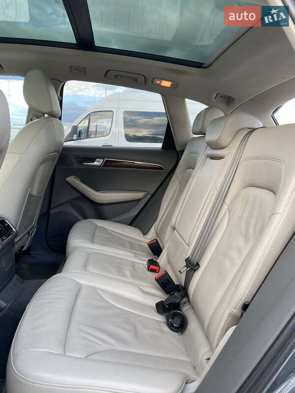 Внедорожник / Кроссовер Audi Q5 2011 в Черновцах