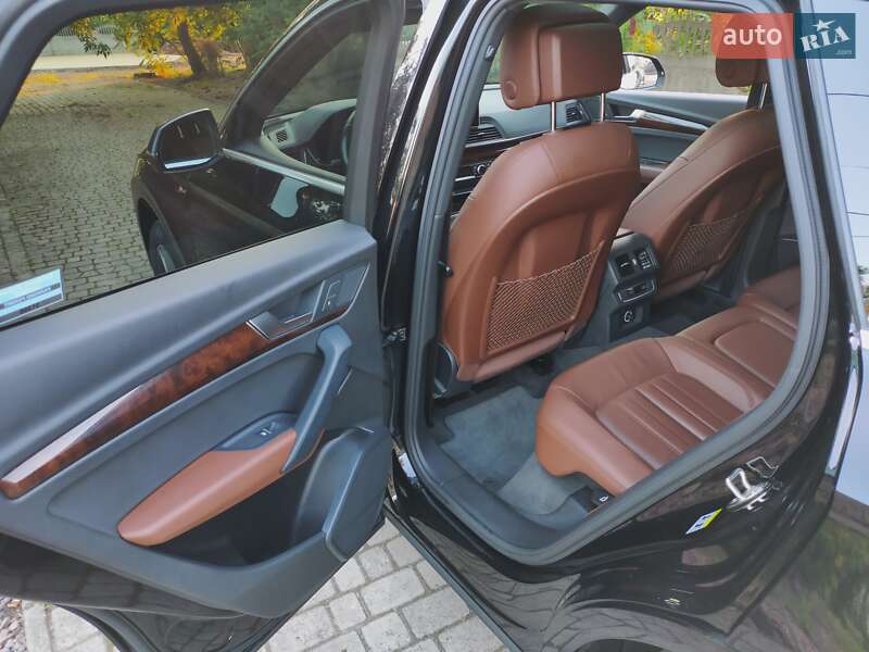 Внедорожник / Кроссовер Audi Q5 2020 в Нововолынске