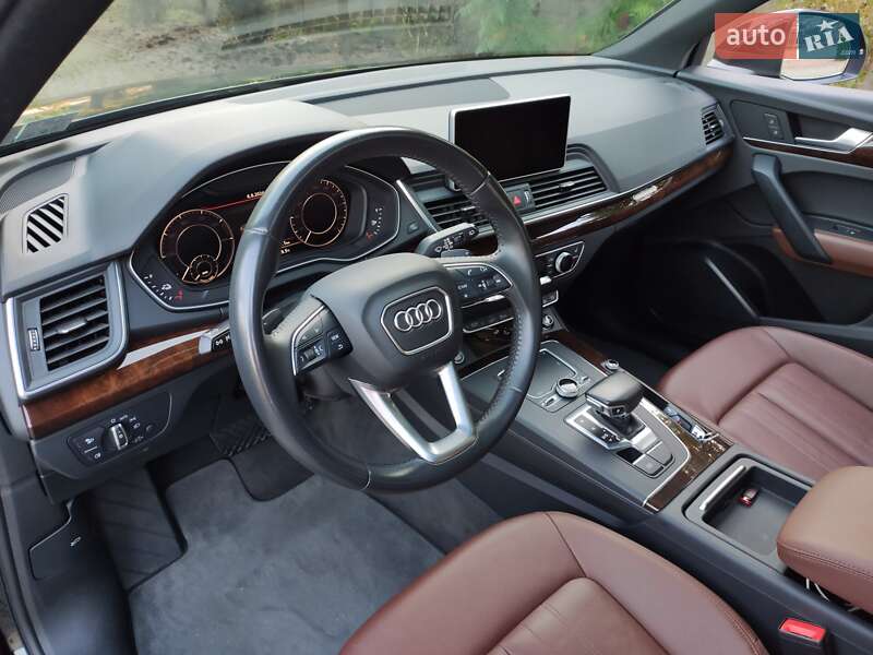 Внедорожник / Кроссовер Audi Q5 2020 в Нововолынске