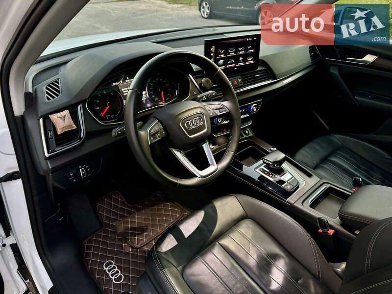 Внедорожник / Кроссовер Audi Q5 2021 в Киеве