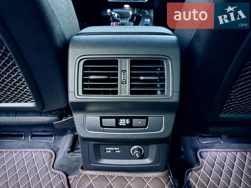 Внедорожник / Кроссовер Audi Q5 2021 в Киеве