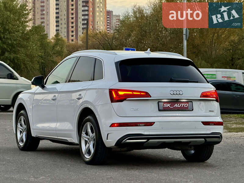 Внедорожник / Кроссовер Audi Q5 2021 в Киеве