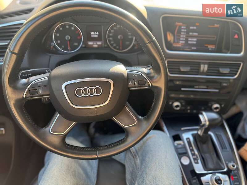 Позашляховик / Кросовер Audi Q5 2016 в Києві
