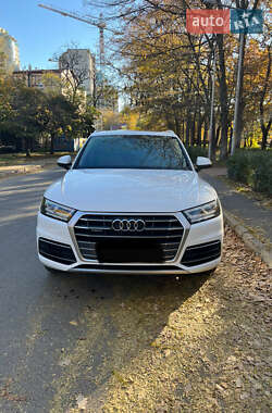 Внедорожник / Кроссовер Audi Q5 2017 в 