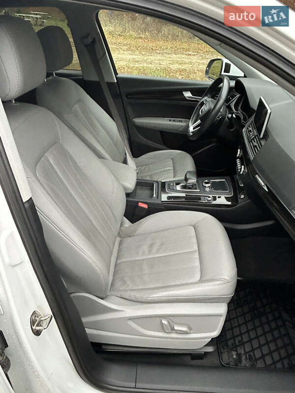 Внедорожник / Кроссовер Audi Q5 2017 в Долине