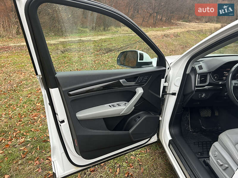 Внедорожник / Кроссовер Audi Q5 2017 в Долине