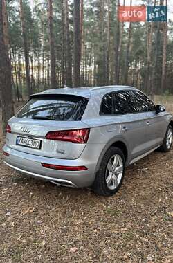 Внедорожник / Кроссовер Audi Q5 2018 в 