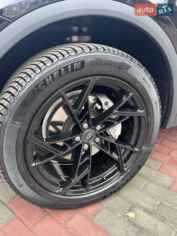 Внедорожник / Кроссовер Audi Q5 2017 в Киеве
