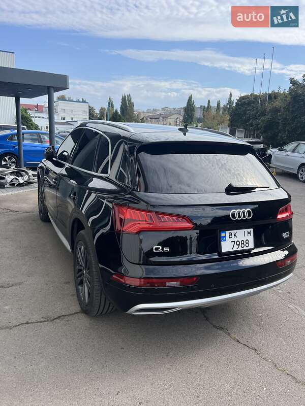 Внедорожник / Кроссовер Audi Q5 2018 в Ровно