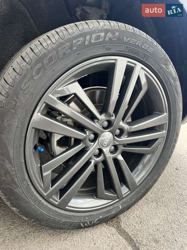 Внедорожник / Кроссовер Audi Q5 2018 в Ровно