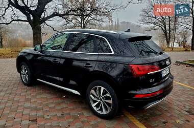Позашляховик / Кросовер Audi Q5 2021 в 