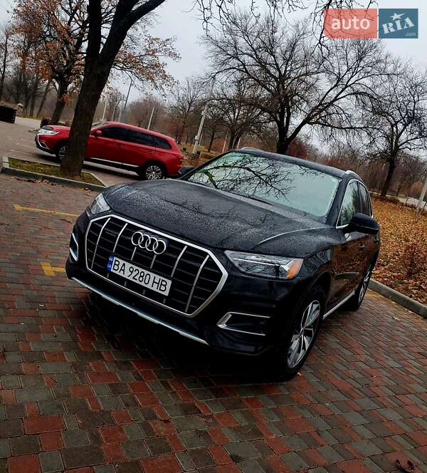 Позашляховик / Кросовер Audi Q5 2021 в 