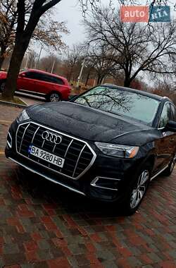 Позашляховик / Кросовер Audi Q5 2021 в 