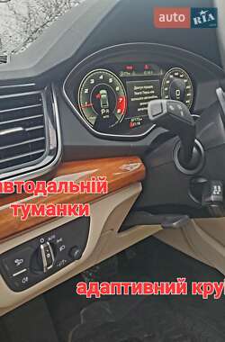 Позашляховик / Кросовер Audi Q5 2021 в 