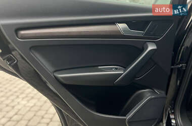 Позашляховик / Кросовер Audi Q5 2023 в 