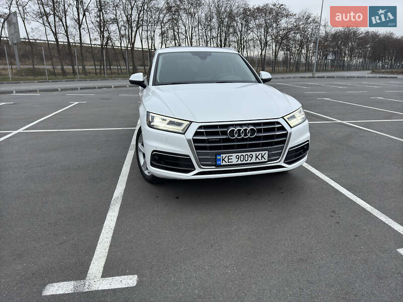 Позашляховик / Кросовер Audi Q5 2020 в Дніпрі