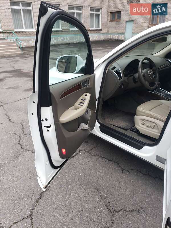 Внедорожник / Кроссовер Audi Q5 2010 в Каменском