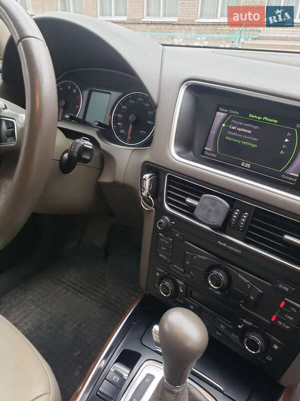 Внедорожник / Кроссовер Audi Q5 2010 в Каменском